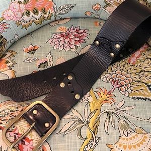Beautiful all leather black belt by Línea Pelle